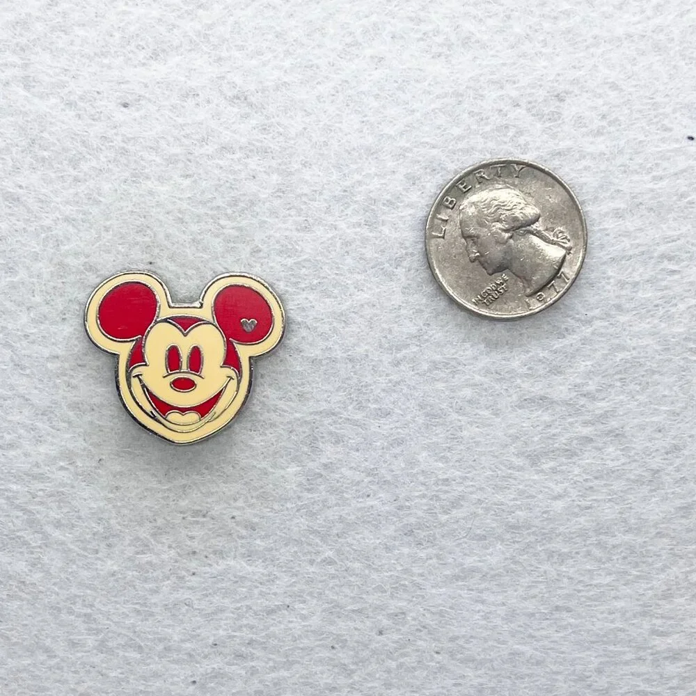🔮 5/$25‎ Disney Red Mickey Mouse Pin